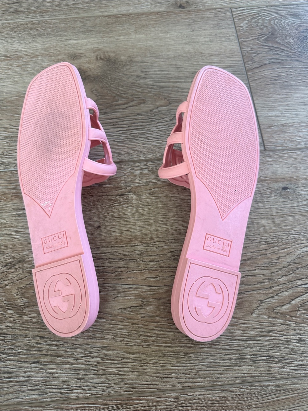 Gucci Pastel Pink Interlocking G Slide rubber Sandal
EU size 38 - Picture 4 of 5
